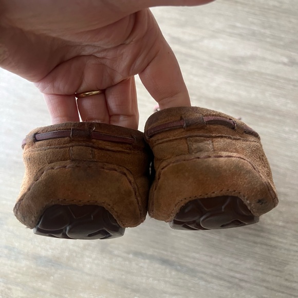 Ugg Australia woman’s brown loafers slip on slippers shops - Picture 4 of 12